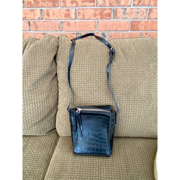 Missguided black croc shoulder bag. - Picture 1 of 8